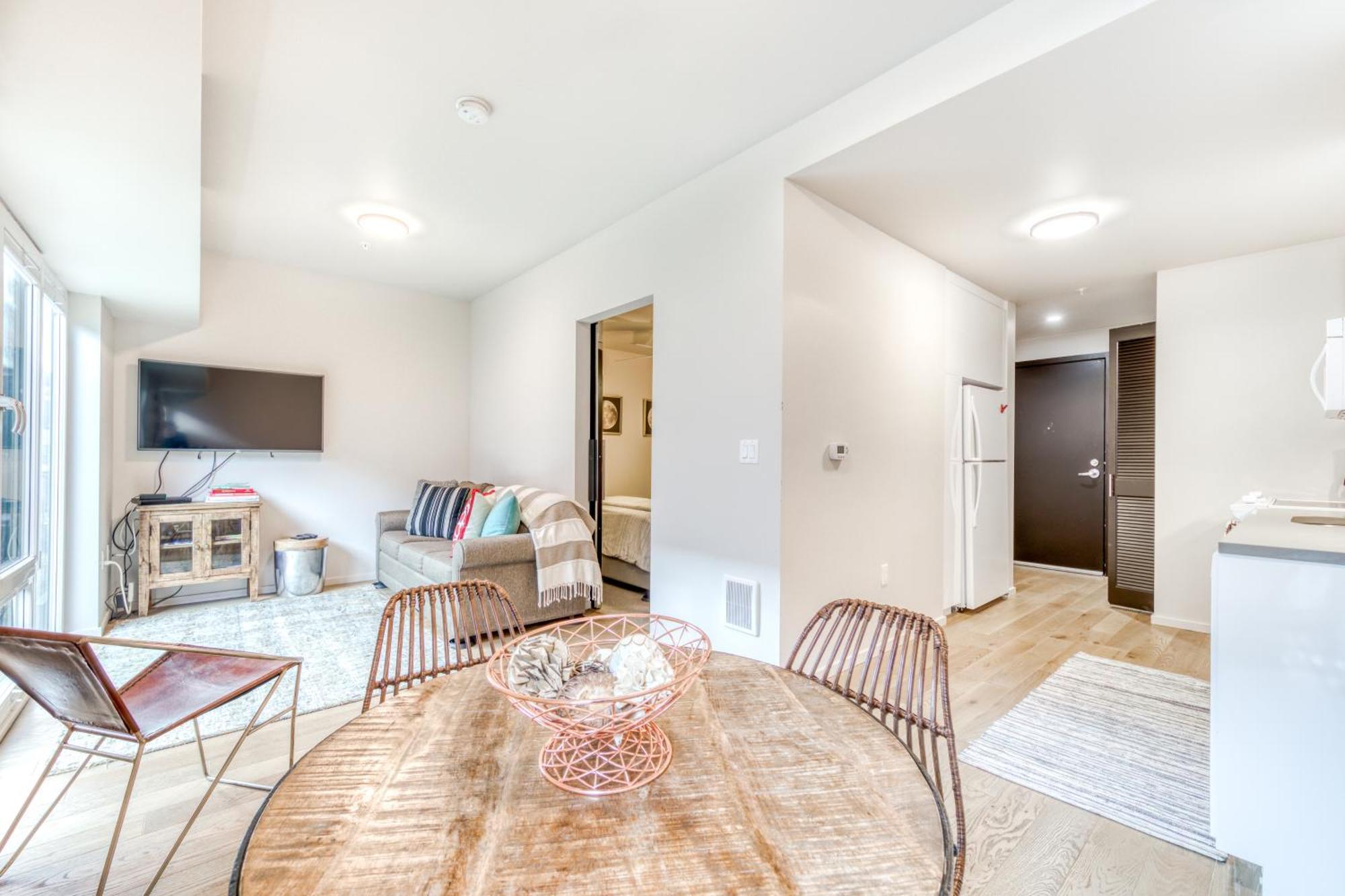 Q21 Condos Portland Room photo