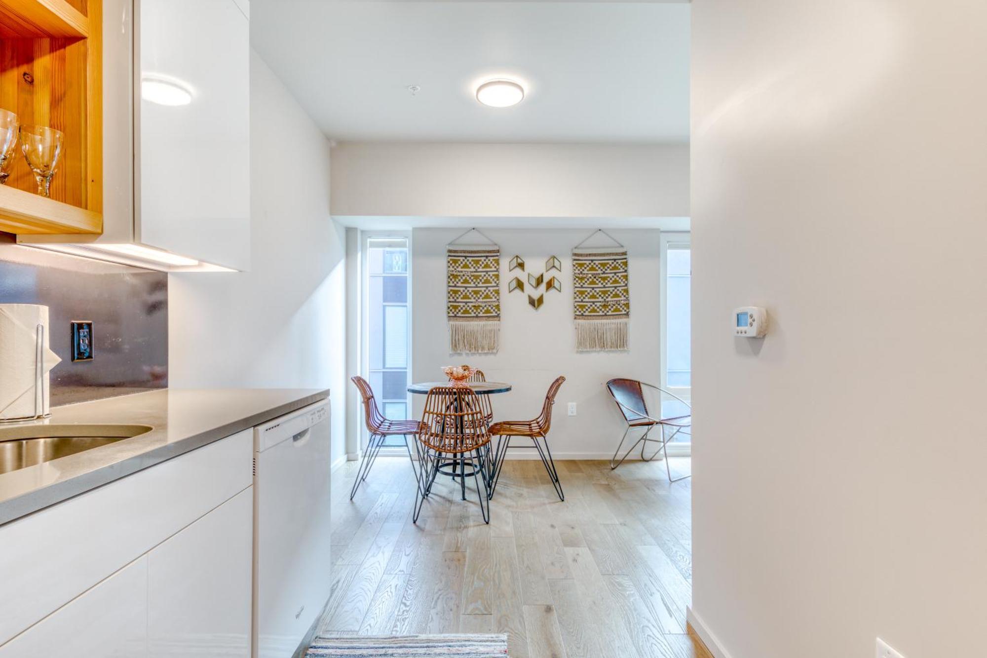 Q21 Condos Portland Room photo