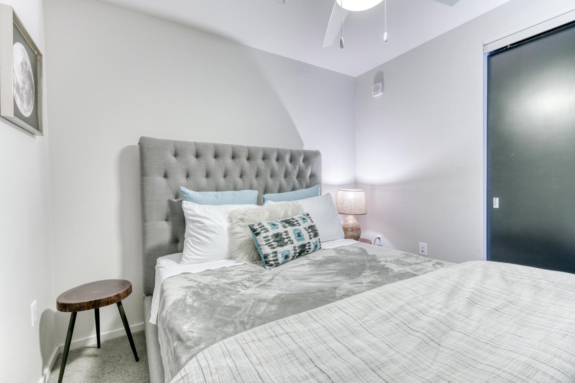Q21 Condos Portland Room photo