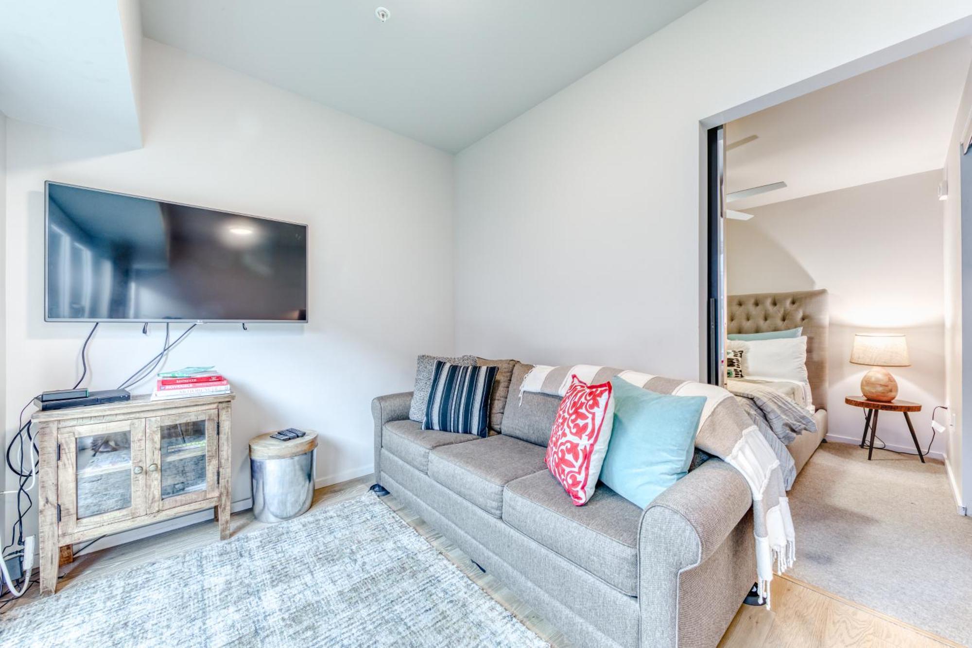 Q21 Condos Portland Room photo