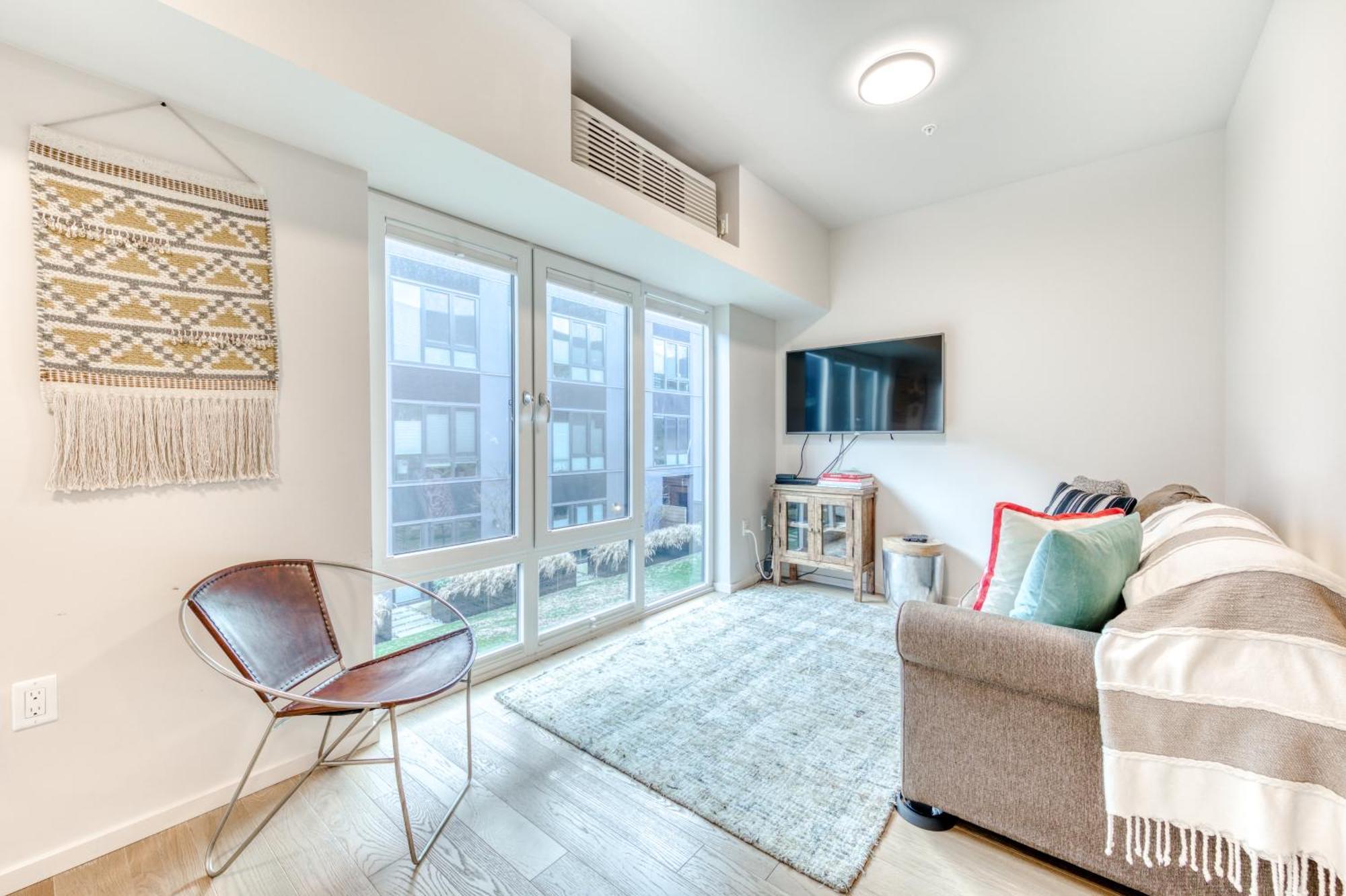 Q21 Condos Portland Room photo