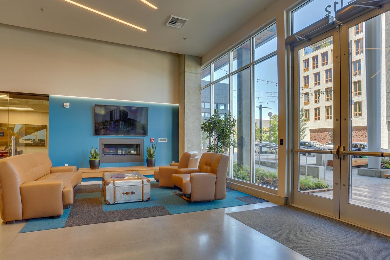 Q21 Condos Portland Room photo